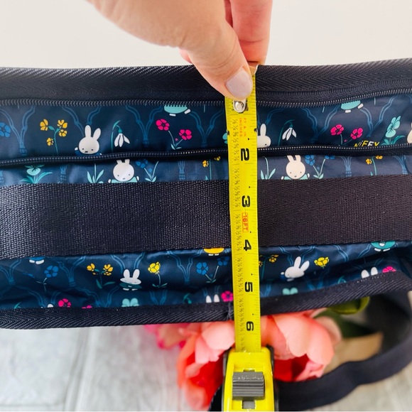 LeSportsac Japan x Miffy Deluxe Everyday Crossbody Bag Bundle with Pouch - Picture 10 of 11